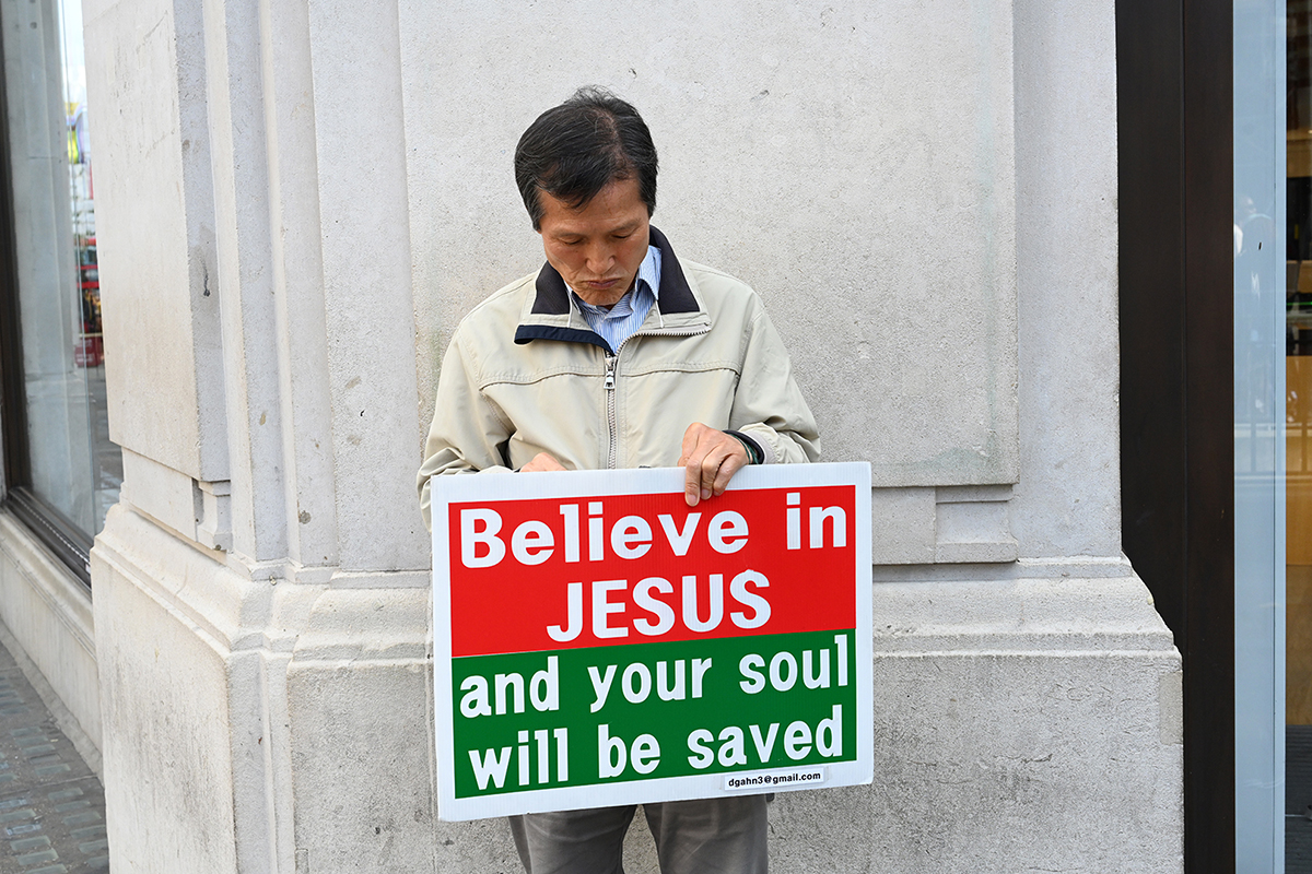 Copyright William Ravara